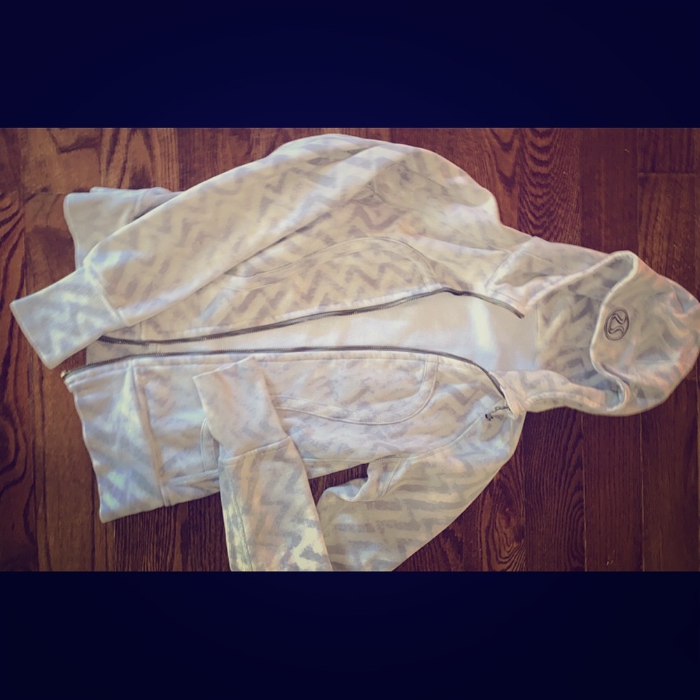 LuLulemon sweater